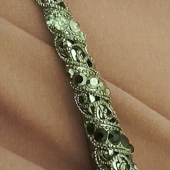 Studded Duck Bill/Alligator Hair Clip - Picture 1 of 5